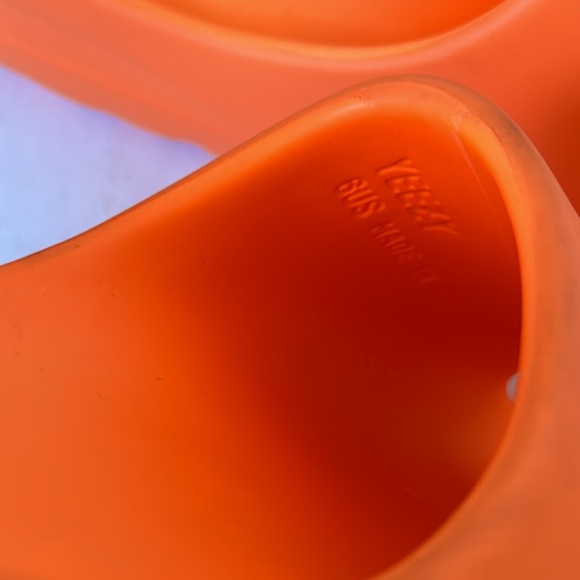 Yeezy slides main image 9